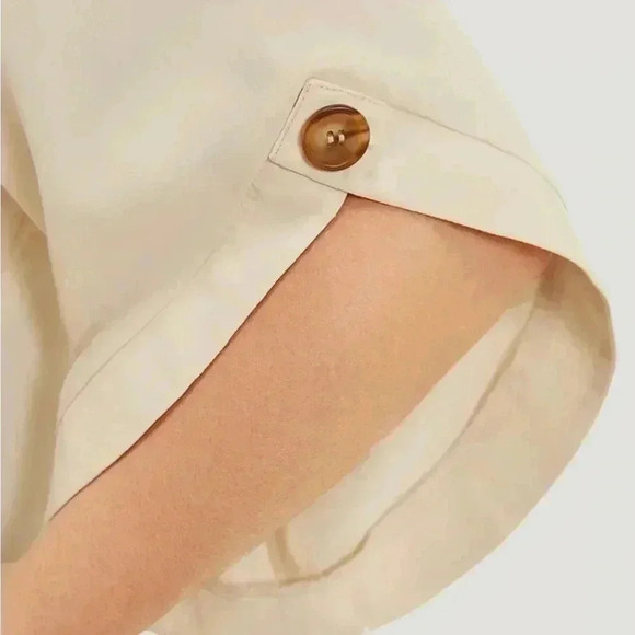 NWT!Stone button detail flounce sleeve blouse size 12 or large - Picture 6 of 8